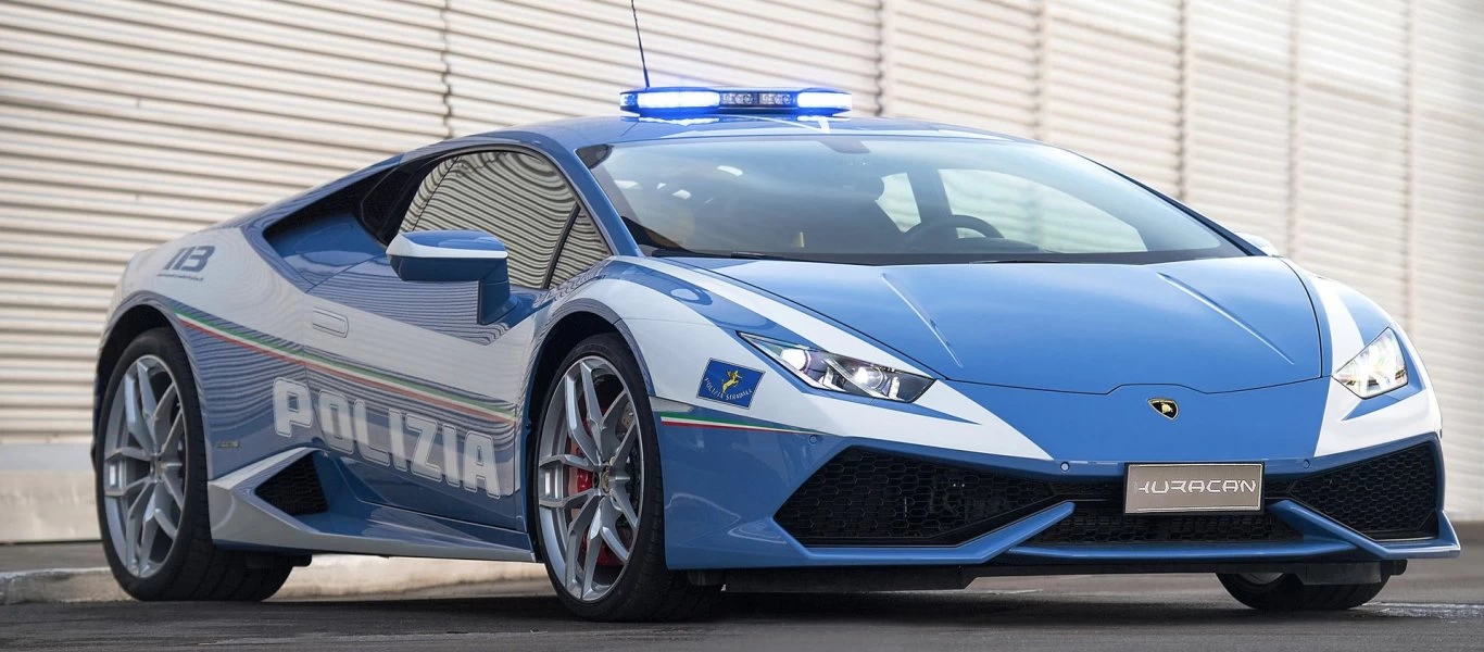 Ιταλία: Περιπολικό - Lamborghini πιάνει 230 χλμ. μεταφέροντας νεφρό για μεταμόσχευση (βίντεο)